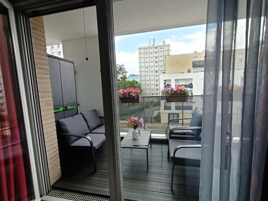 Appartement 4 Pieces - La Rose Des Yvelines - Classe 3 Etoiles Trappes Exterior foto