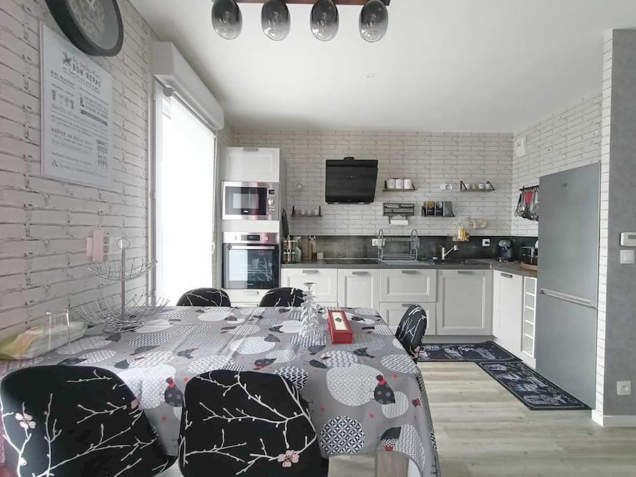 Appartement 4 Pieces - La Rose Des Yvelines - Classe 3 Etoiles Trappes Exterior foto